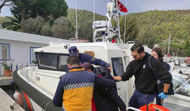 Balıkçı teknesinde rahatsızlanan vatandaşa tıbbi tahliye