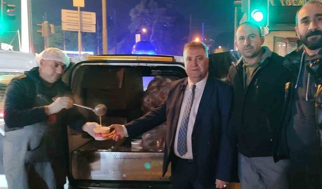 Başkan Erkan Özkan’dan taksicilere sıcak çorba ikramı