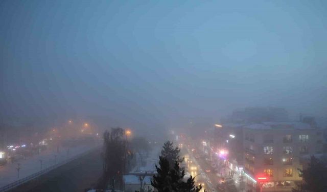 Bayburt’ta yoğun sis etkili olmaya devam ediyor