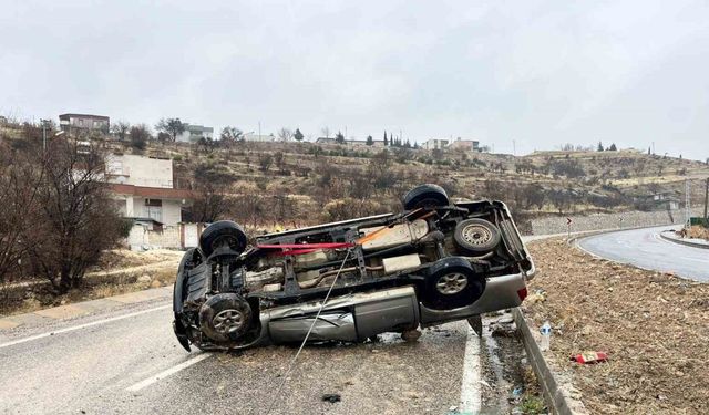 Besni’de kamyonet takla attı: 1 yaralı