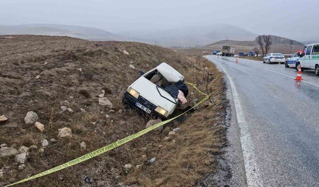 BİM’e ait kamyon ile çarpışan otomobildeki 1 kişi öldü, 1 kişi yaralandı