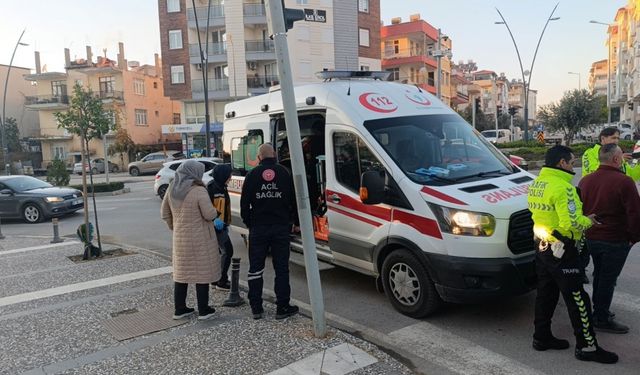 Bisiklet sürücüsü çocuk araca çarpmamak için bisikleti devirdi