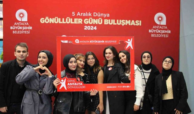 Büyükşehir Belediyesi, Gönüllüler Günü’nü gençlerle kutladı