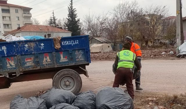 Cadde ve sokaklar temizleniyor