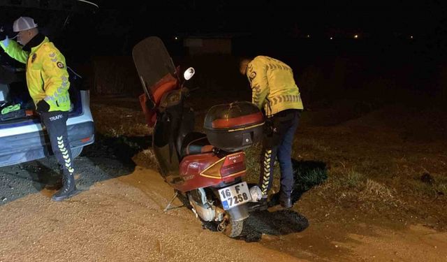 Çalıntı plaka ve motosikletle giderken polise yakalandı