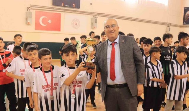 Çameli futsal turnuvasında şampiyonlar belirlendi