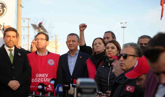 CHP Genel Başkanı Özel, Kocaeli’de grev yapan işçileri ziyaret etti