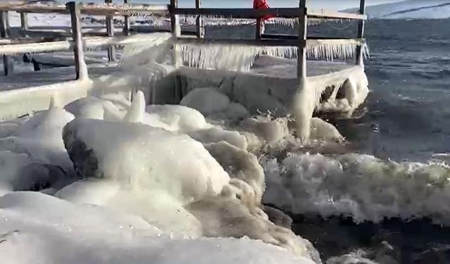 Çıldır Gölü’nün donmasını bekliyorlar