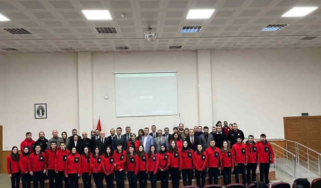 ÇOMÜ Afet Bölümü Öğrencilerine Üniforma Giyme Töreni Gerçekleştirildi