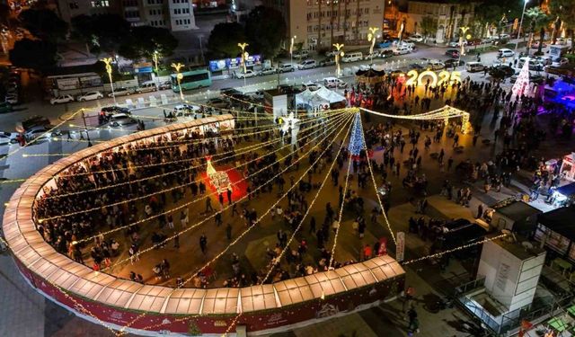 Cumhuriyet Meydanı’nda Yeni Yıl Panayırı açıldı