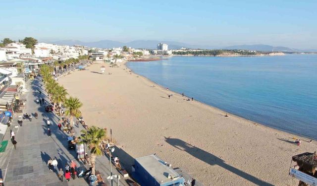 Didim’de Aralık güneşi Altınkum Sahili’ni canlandırdı