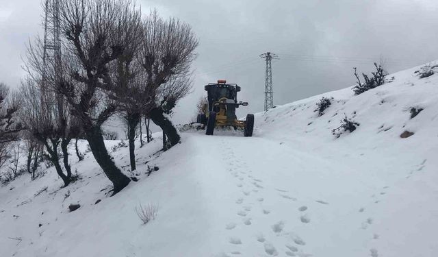 Diyarbakır’da kardan kapanan 300 kilometrelik yol ulaşıma açıldı