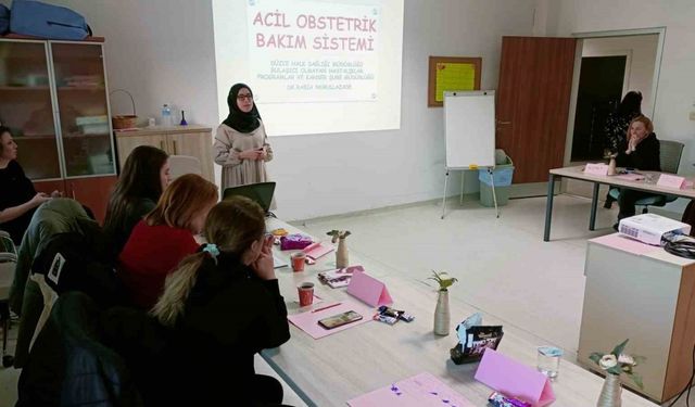 Eğitimi tamamlayan sağlık personeli belgesini aldı