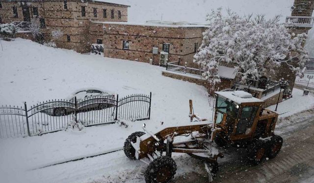 Elazığ Belediyesinden kent genelinde karla mücadele çalışması