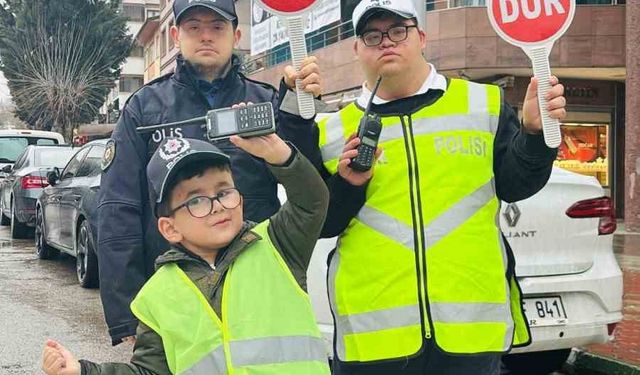 Engelli bireyler trafik polisi olmanın heyecanını yaşadı