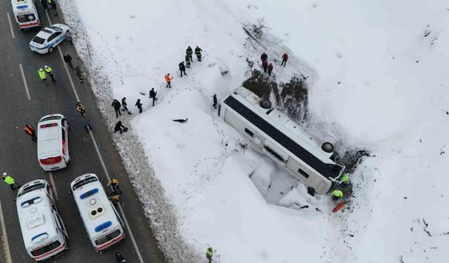 Erzincan’da otobüs şarampole uçtu: 21 yaralı