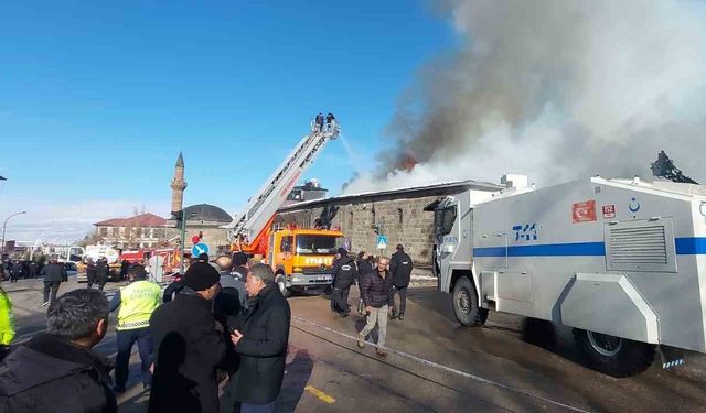 Erzurum’da tarihi binada çıkan yangın söndürüldü