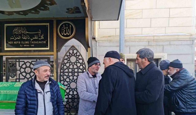 Genç doktor gözyaşları ve dualarla son yolculuğuna uğurlandı