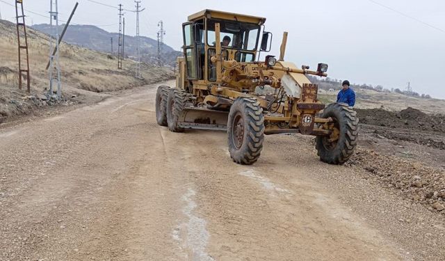 Gölbaşı ilçesinde yollar onarılıyor