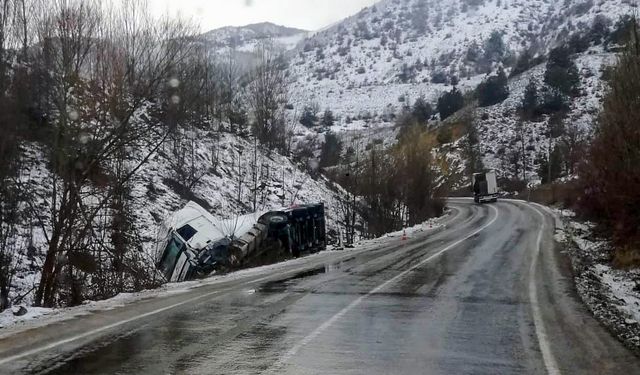 Gümüşhane’de LPG yüklü tankerin tırla çarpıştığı kaza acuz atlatıldı