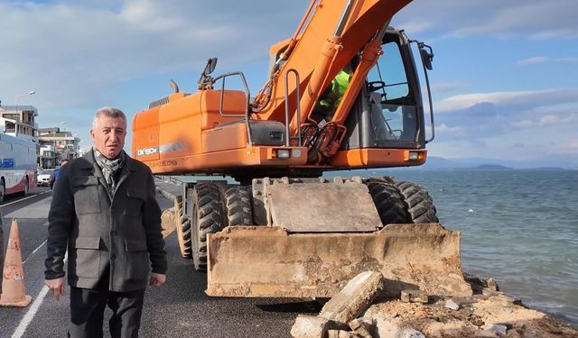 Güzelbahçe sahiline yürüyüş yolu yapılıyor