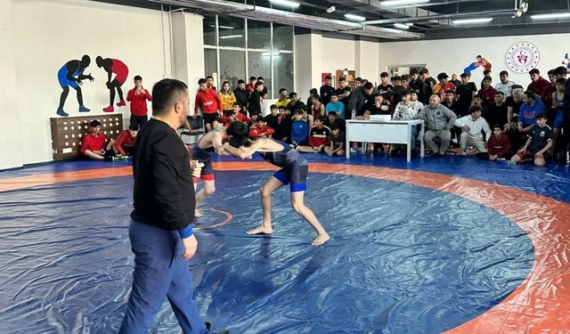 Hakkari’de 3 bin 800 öğrenci, Gençlik ve Spor İl Müdürlüğü’nün kurslarında eğitim alıyor