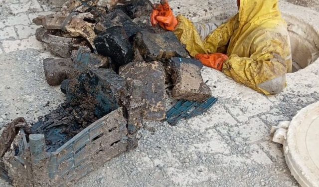 Hatay’da atık su ve yağmur suyu hatlarından çıkmayan kalmadı