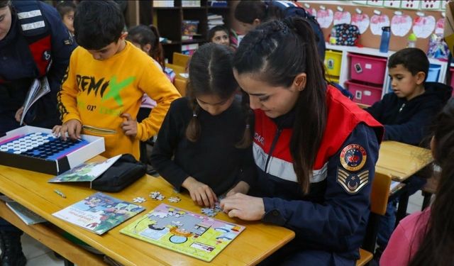 İlkokullu miniklere jandarma mesleği tanıtıldı