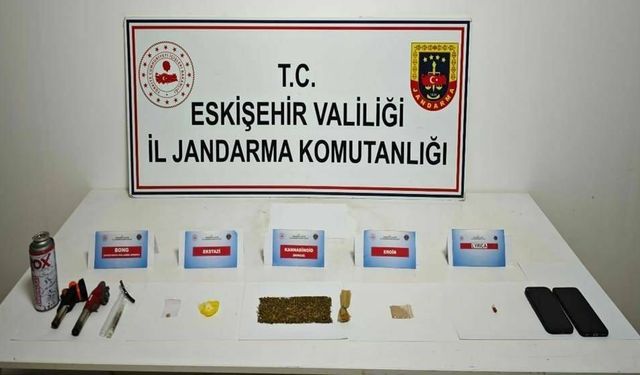 İstanbul’dan Eskişehir’e uyuşturucu madde getiren şahıslar yakalandı