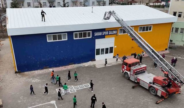 İtfaiye bu kez çocukların mutluluğu için seferber oldu, yüzleri güldürdü