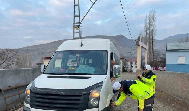 Kars’ta jandarma okul servislerini denetledi