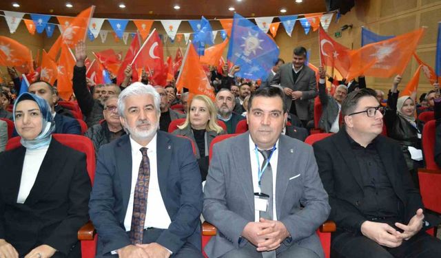 Kırkağaç AK Parti’de yeni başkan Hakkı Uyar