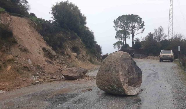 Koçarlı’da aşırı yağışlarla ulaşıma kapanan yol açıldı