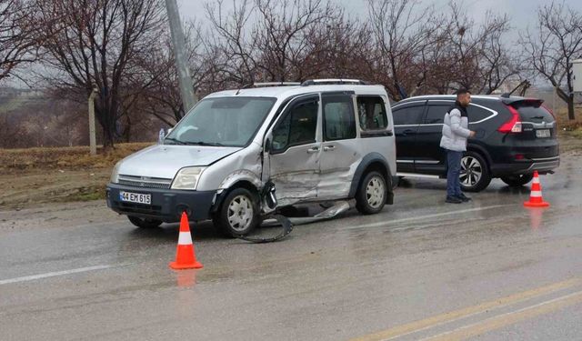 Malatya’da 6 kişinin yaralandığı kaza kameraya yansıdı