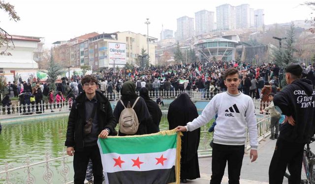 Malatya’daki Suriyeliler rejimin devrilmesi ile sokaklara döküldü