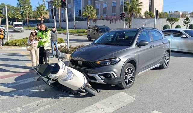 Manavgat’ta otomobil ile motosiklet çarpıştı: 1 yaralı