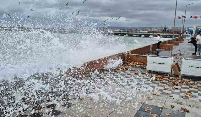 Marmara Denizi ulaşımına poyraz engeli