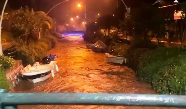 Marmaris’te sağanak yağış etkili oldu, yollar göle döndü