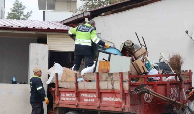 Nazilli’de çöp ev yedinci kez temizlendi