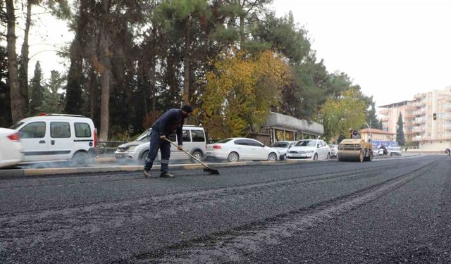 Nizip Belediyesi ekipleri yol yapımına devam ediyor