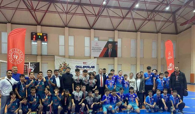 Okul Sporları Voleybol Yıldız Erkek ve Kız maçları sona erdi