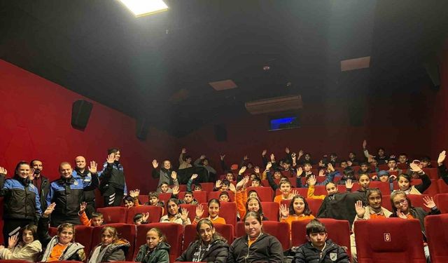 Polislerden sinema etkinliği