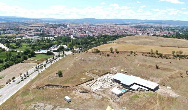 Pompeipolis Antik Kenti’nde kurtarılan bin 800 yıllık mozaikler tarihi villanın zeminine yerleştirildi