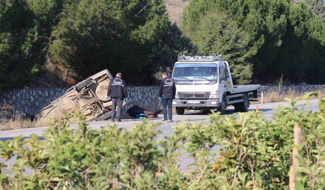 Refüjü aşan otomobil, karşı şeritteki istinat duvarına çarptı: 1 ölü, 1’i ağır 2 yaralı