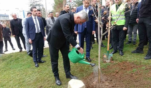 Sağlık Bakanı Prof. Dr. Kemal Memişoğlu, Bilecik’te fidan dikti