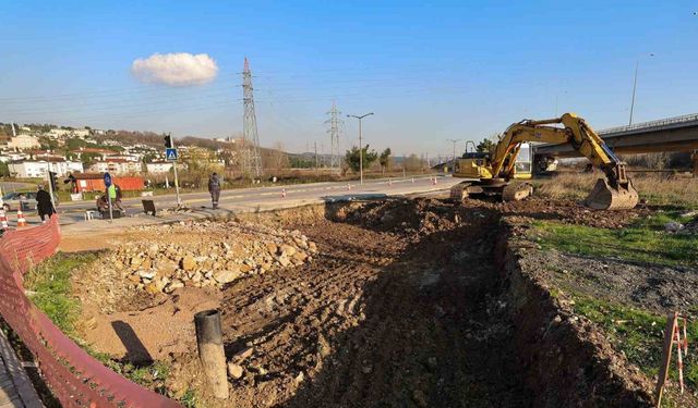 Sakarya’da 1 milyar TL’lik metrobüs hattı için ilk kazma vuruldu