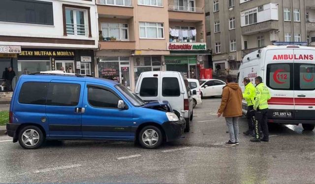 Samsun’da iki ticari araç çarpıştı: 1 yaralı