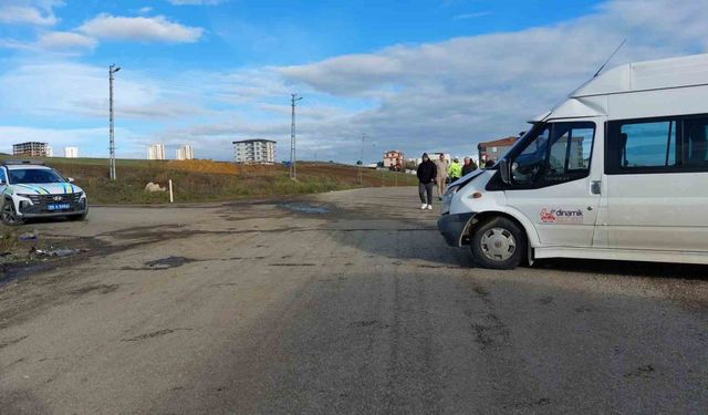 Samsun’da servis ile otomobil çarpıştı: 10’u öğrenci 15 yaralı