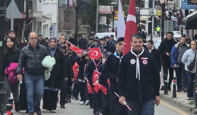 Sarıkamış şehitlerini 3.5 kilometrelik yol yürüyerek andılar