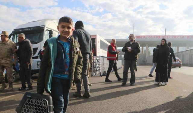 Suriyeli Ahmet kedisi ’Esmer’ ile memleket yolunda